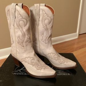 Dan post boots. Never worn. Brand new. Great quality.